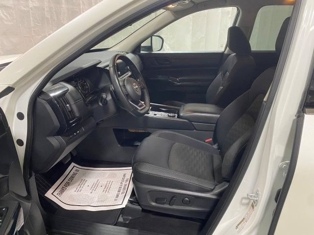 Used 2024 Nissan Pathfinder SV AWD/4WD image 2