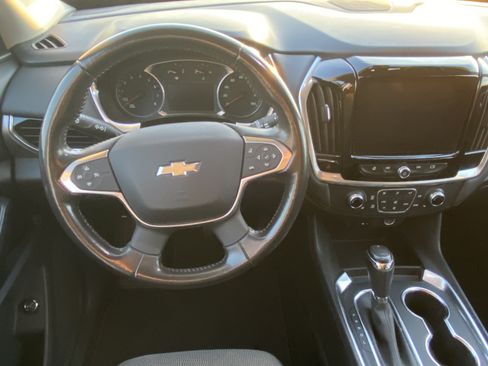 Used 2020 Chevrolet Traverse LT image 24