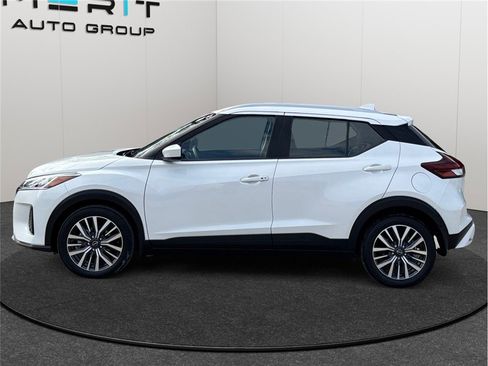 Used 2023 Nissan Kicks SV image 5