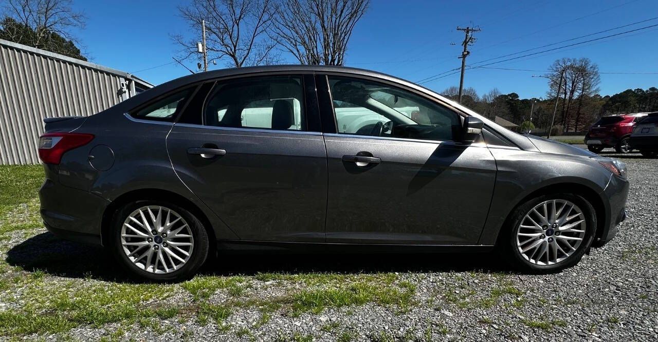 Used 2014 Ford Focus Titanium FWD image 2