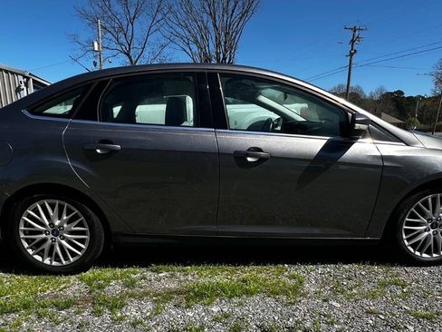 Used 2014 Ford Focus Titanium image 2