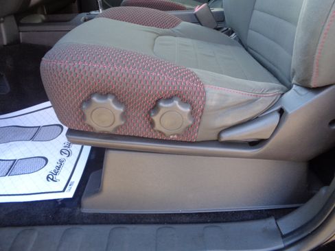 Used 2011 Nissan Frontier PRO-4X image 39