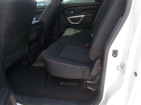 Used 2017 Nissan Titan 4x4 Crew Cab image 9