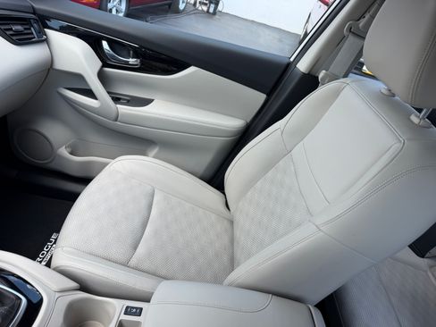 Used 2022 Nissan Rogue Sport AWD SV image 12
