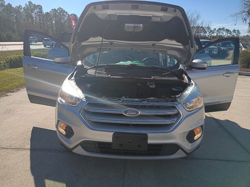 Used 2018 Ford Escape SE image 3
