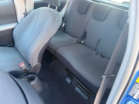 Used 2011 Toyota Yaris 2-Door Hatchback FWD image 11