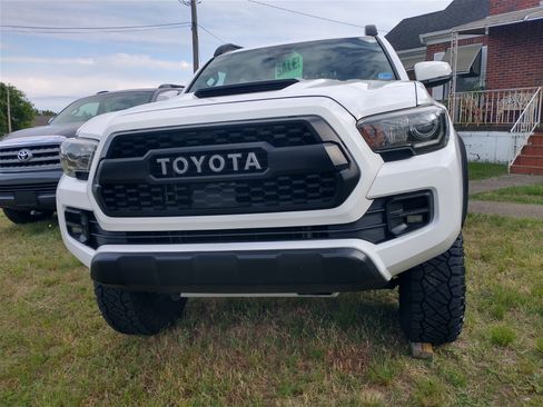 Used 2019 Toyota Tacoma TRD Pro AWD/4WD image 4