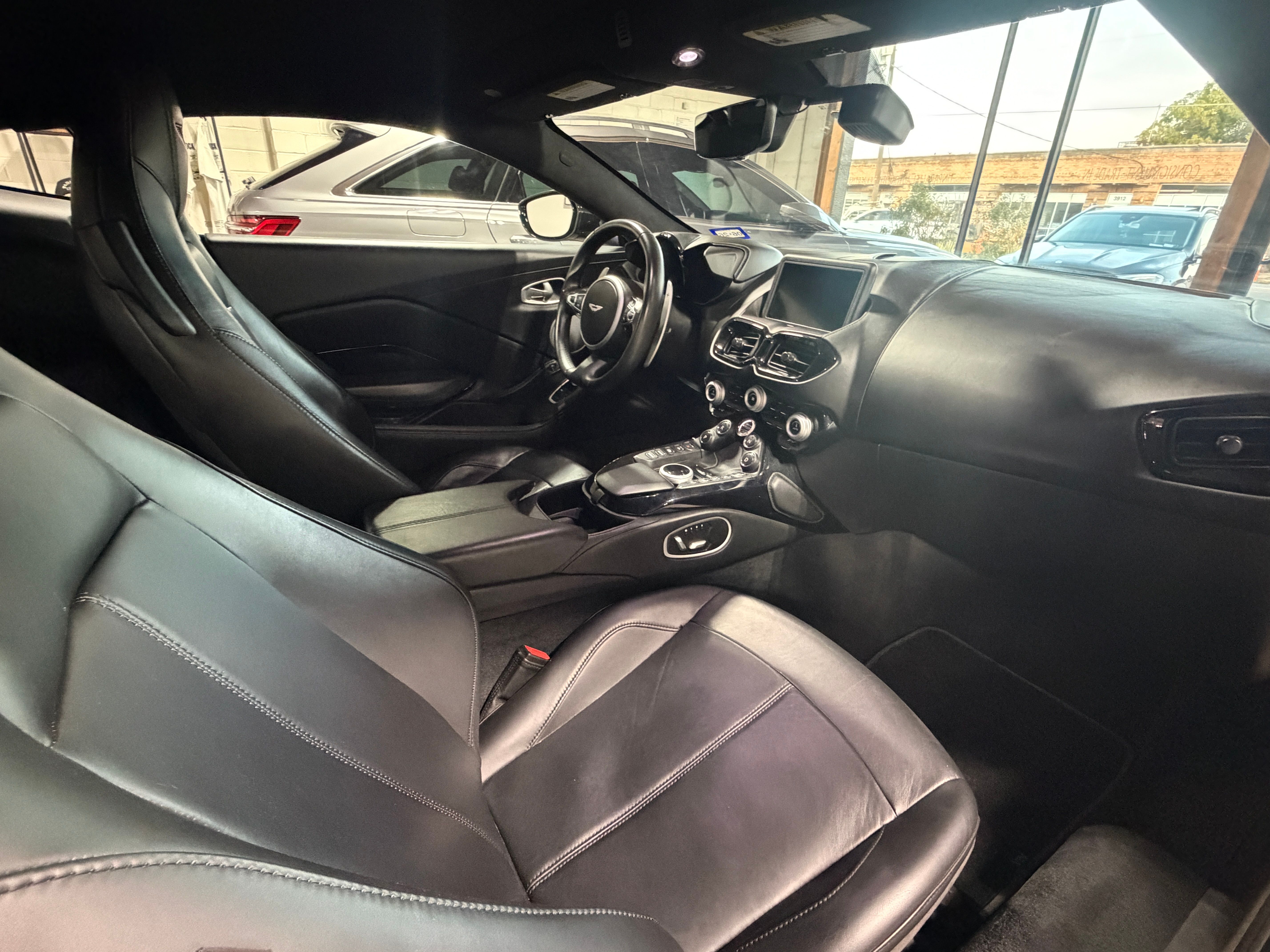 Used 2020 Aston Martin V8 Vantage Coupe RWD image 28