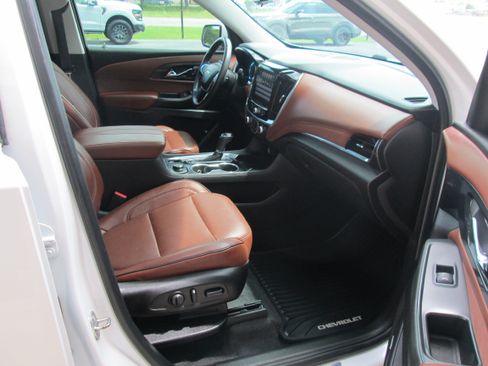Used 2018 Chevrolet Traverse AWD High Country image 15