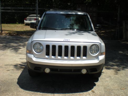 Used 2014 Jeep Patriot Latitude image 2