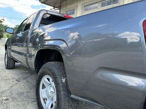 Used 2019 Toyota Tacoma image 7