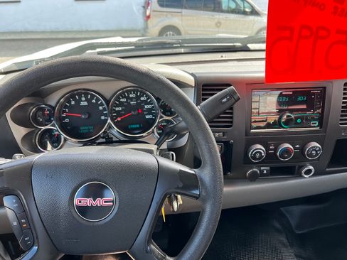 Used 2011 GMC Sierra 2500 W/T image 11