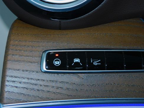 Used 2018 Mercedes-Benz E 300 image 7