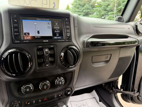 Used 2014 Jeep Wrangler 4WD Unlimited Altitude image 14
