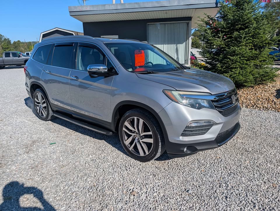 Used 2016 Honda Pilot AWD Touring image 4