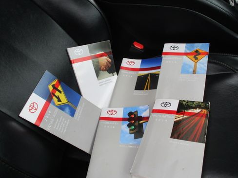 Used 2018 Toyota Highlander XLE image 40