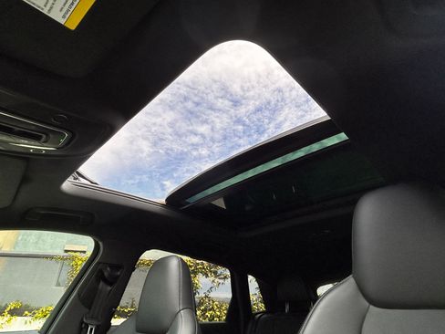 Used 2023 Audi e-tron S Prestige AWD/4WD image 23