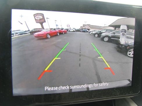 Used 2022 Ford Explorer image 11