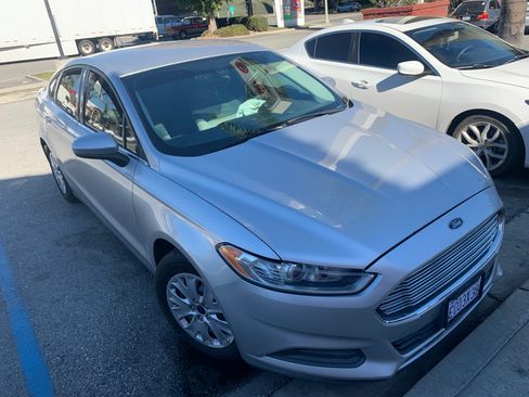 Used 2013 Ford Fusion S image 3