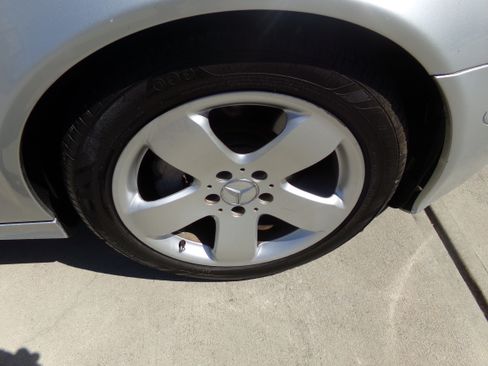 Used 2007 Mercedes-Benz E 550 Sport image 12