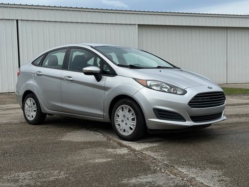 Used 2014 Ford Fiesta SE FWD image 11