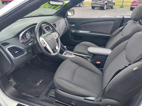 Used 2011 Chrysler 200 Touring image 2