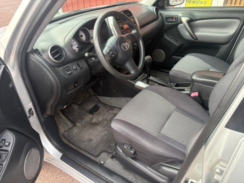 Used 2005 Toyota RAV4 image 8