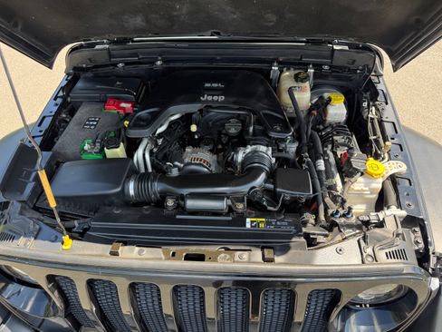 Used 2018 Jeep Wrangler 4WD Unlimited Sport image 5