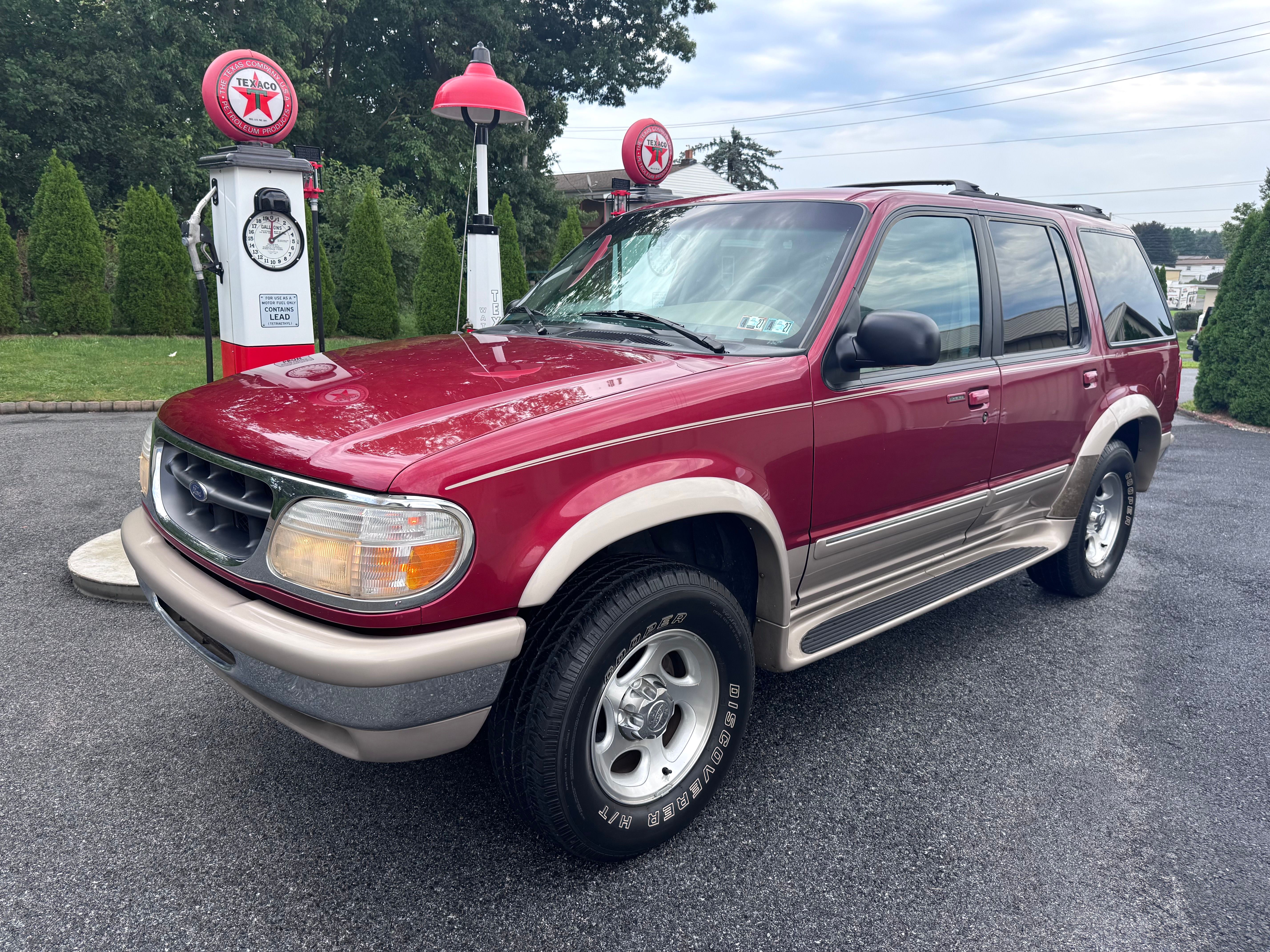Used 1998 Ford Explorer 4WD Eddie Bauer image 1