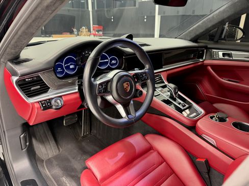 Used 2019 Porsche Panamera GTS image 10