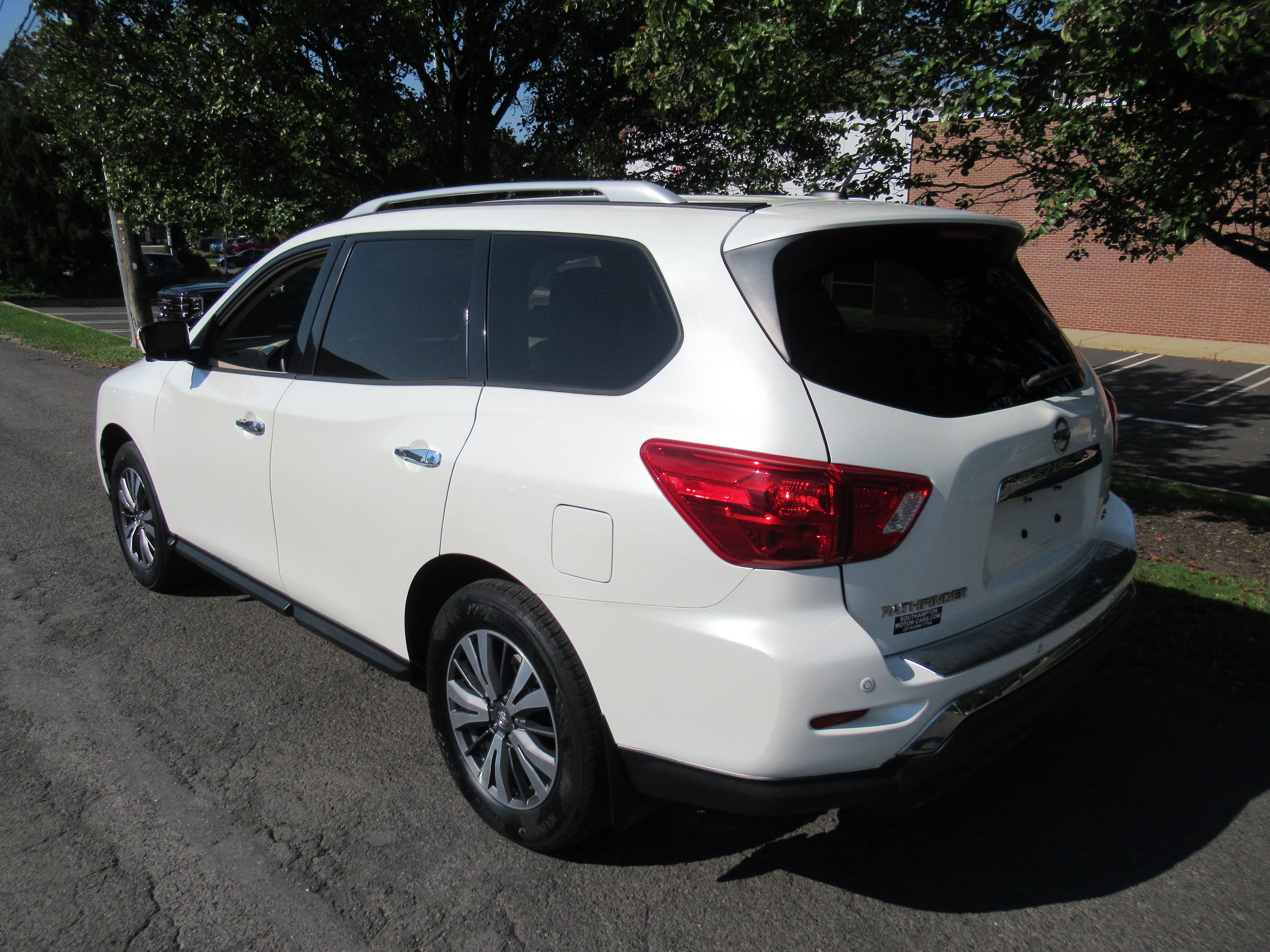 Used 2018 Nissan Pathfinder 4WD SL image 7