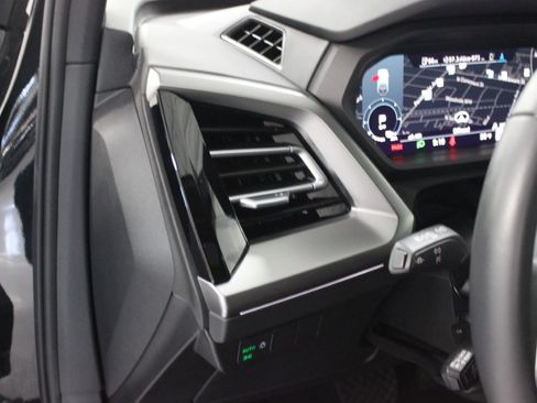 Used 2025 Audi Q4 e-tron Premium image 18