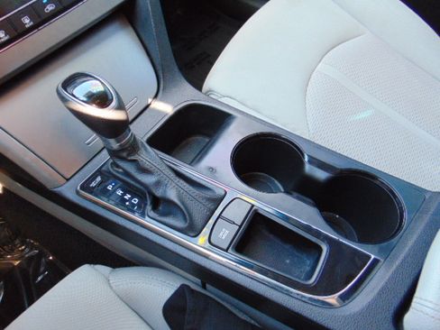 Used 2017 Hyundai Sonata SE image 16