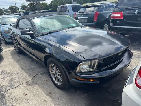 Used 2005 Ford Mustang image 1