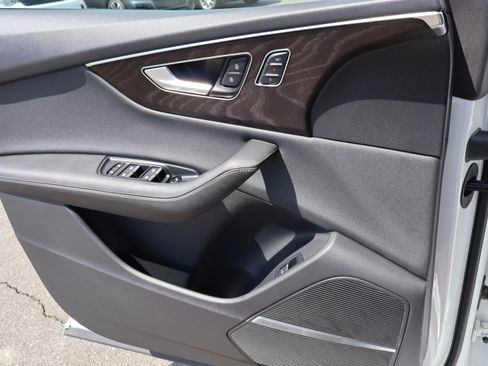 Used 2023 Audi Q8 Premium Plus image 22