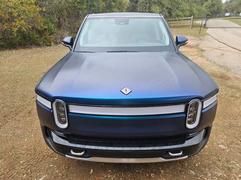 Used 2023 Rivian R1S Adventure image 9