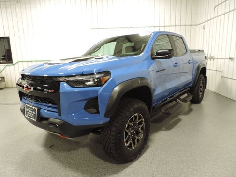 Used 2025 Chevrolet Colorado 4x4 Crew Cab ZR2 image 2