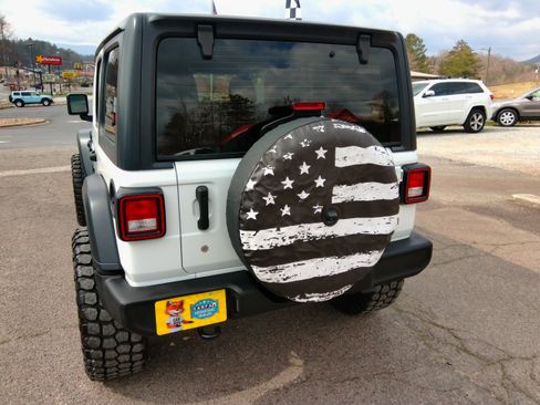 Used 2018 Jeep Wrangler Unlimited Sport image 10