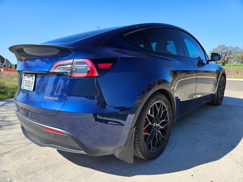 Used 2022 Tesla Model Y Performance image 3