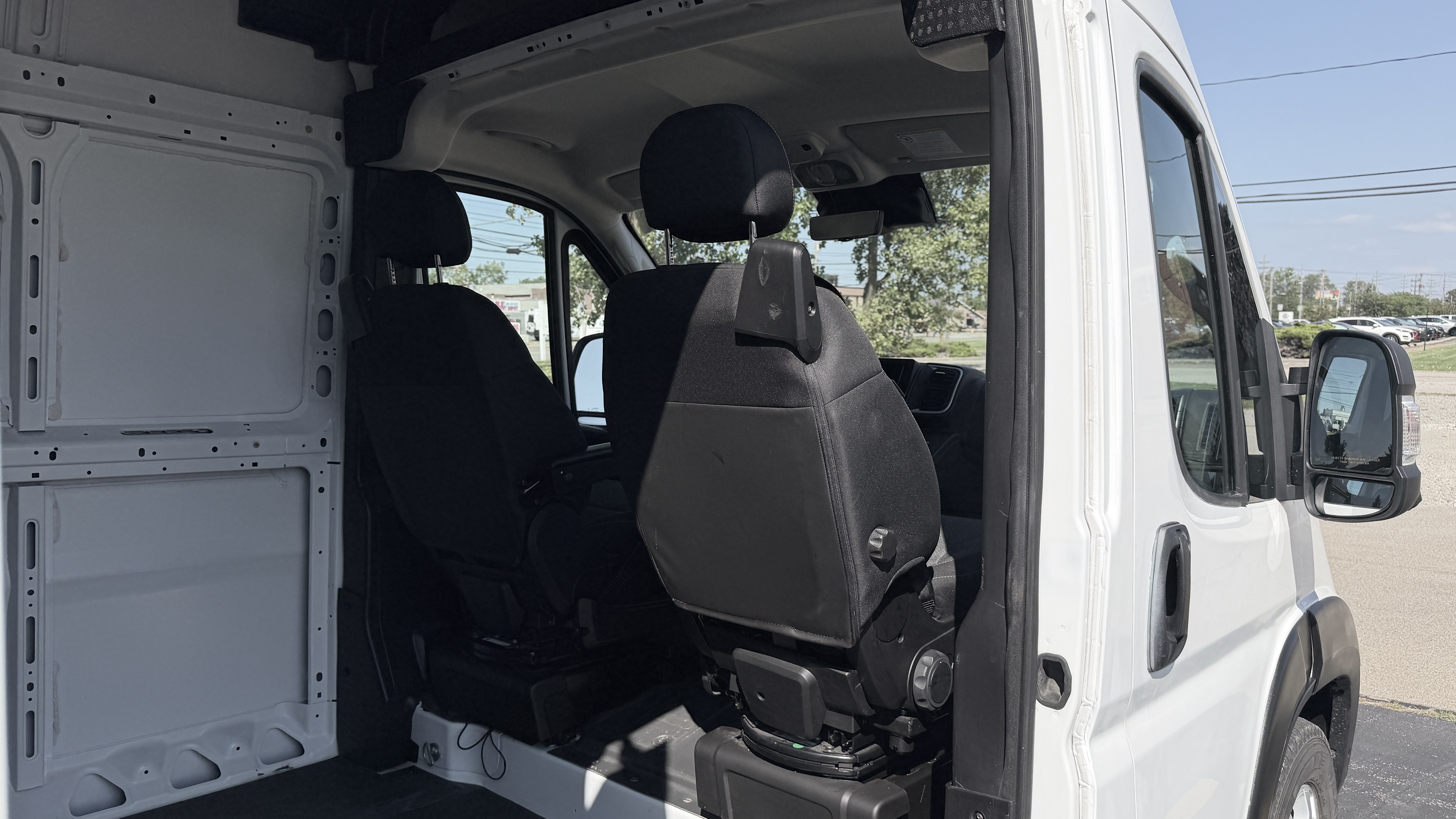 Used 2024 RAM ProMaster 2500 159 High Roof FWD image 11