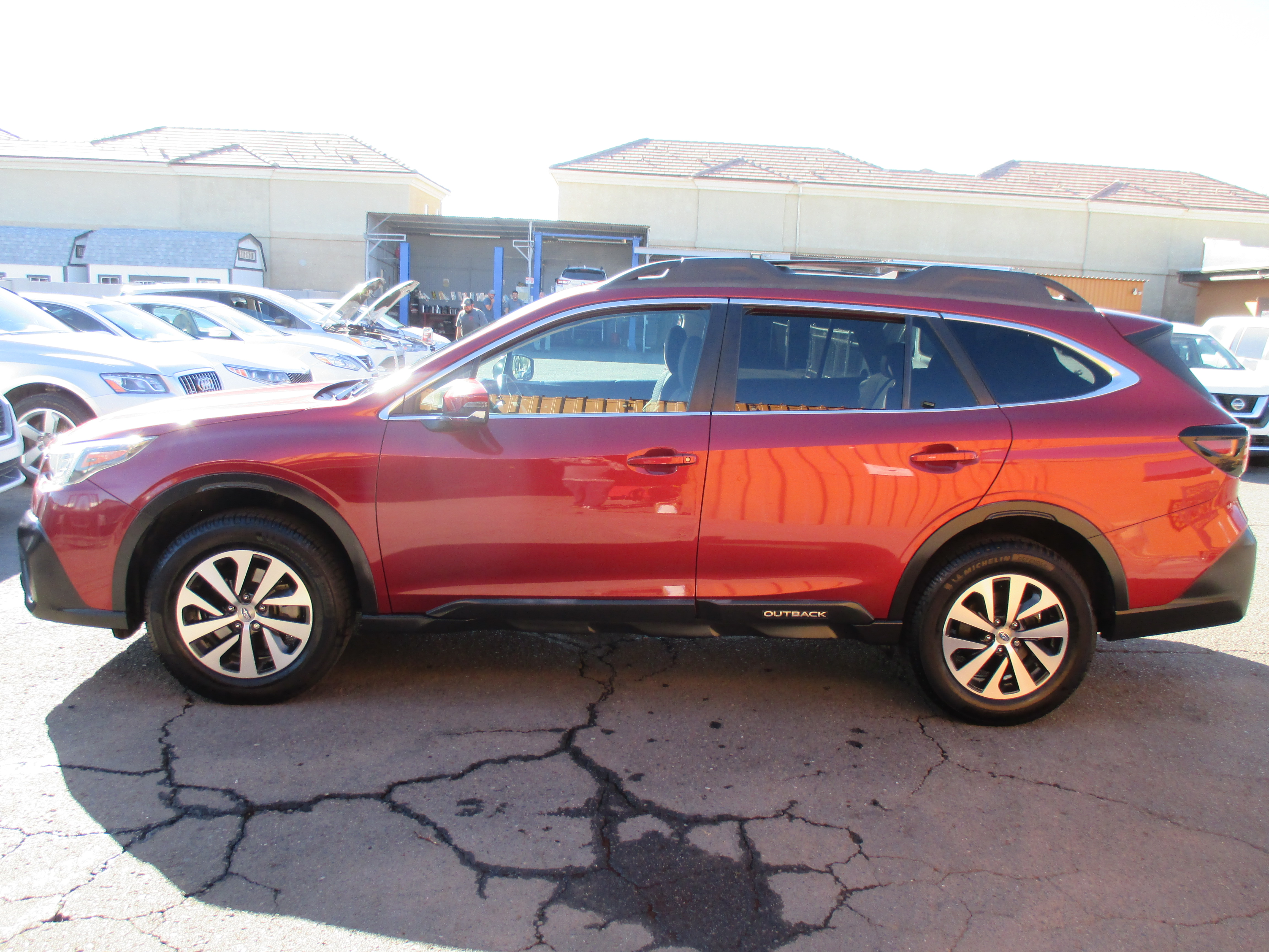 Used 2020 Subaru Outback Premium Wagon 4D AWD/4WD image 2