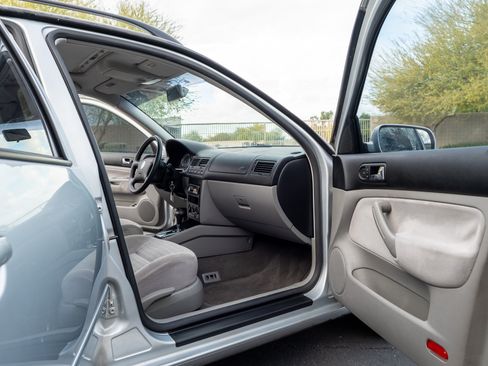 Used 2005 Volkswagen Jetta GLS TDI image 12