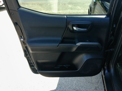 Used 2020 Toyota Tacoma image 29