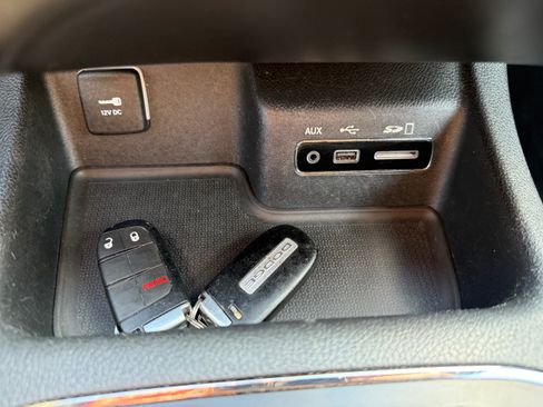 Used 2017 Dodge Durango SXT image 16