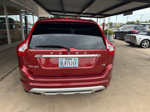 Used 2017 Volvo XC60 FWD T5 Dynamic image 3