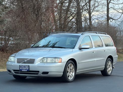 Used 2006 Volvo V70 2.4 image 1