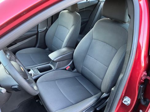 Used 2018 Chevrolet Cruze LT image 6