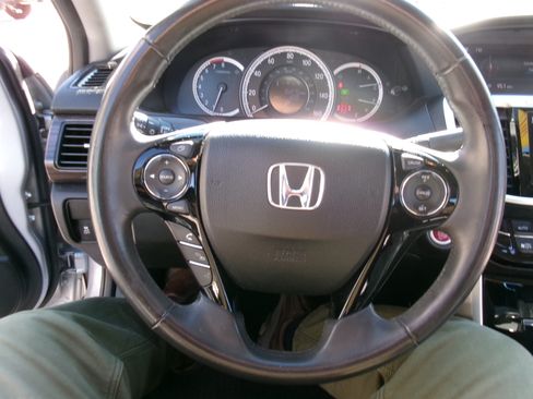 Used 2017 Honda Accord EX-L image 10