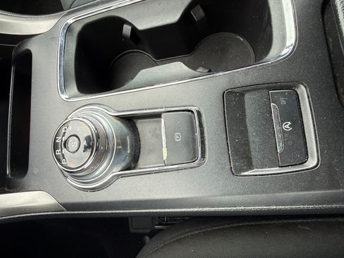 Used 2019 Ford Fusion SE FWD image 20