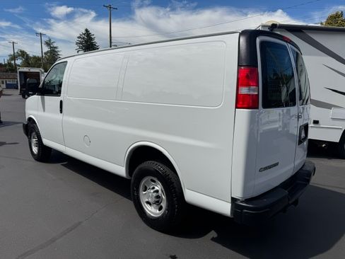 Used 2020 Chevrolet Express 2500 UNAVAIL RWD image 2